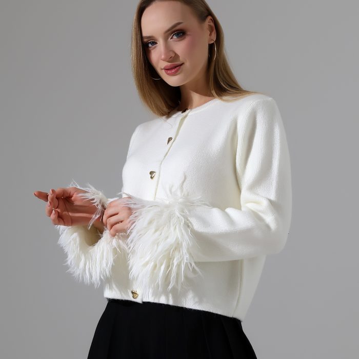 Moxsira Ekru Kalp Düğmeli Tüy Detaylı Hırka