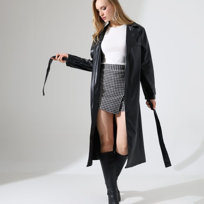 Deri Görünümlü Uzun Siyah Trençkot