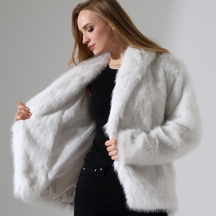 Kürk Görünümlü Beyaz Kadın Ceket